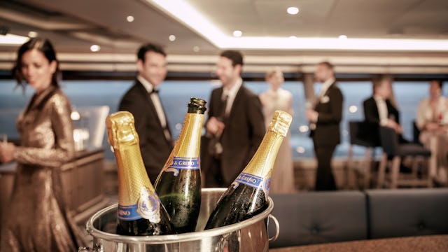 Champagne ingår på en kryssning med Silversea